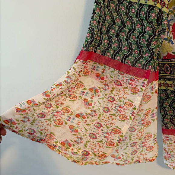 New Directions Sheer Printed Top Size Small - Picture 5 of 9